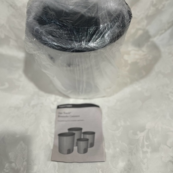 NEW (NIP) Tupperware one Touch 4 piece Canister Set - Picture 8 of 8